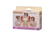 Docka, bamse och tillbehör - Sylvanian Families Families Living Room - SYLVAN-4464