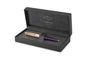 Skriv- och ritverktyg - Parker 51 kulspetspenna | Lyxig plommonfärgad cylinder med gulddetaljer | 18k guld medium spets med svart bläckpatron | Presentförpackning - 2123518