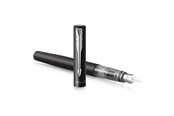 Skriv- och ritverktyg - Parker Vector XL reservoarpenna | Metallisk svart lack på mässing | Medium spets med blått bläckfyllning | Presentförpackning - 2159744