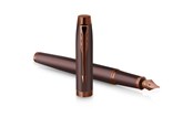 Skriv- och ritverktyg - Parker IM monokrom reservoarpenna | Vinröd finish och trim | Medium punkt | Blått bläck | Presentlåda - 2190512