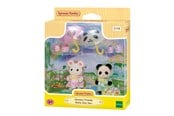 Docka, bamse och tillbehör - Sylvanian Families Nursery Friends - Rainy Day Duo - 5748