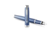 Skriv- och ritverktyg - Parker IM Writing Rituals Fountain Pen Peaceful Blue Finish with Gradient & Chrome Trims Medium Nib Blue Ink Gift Box - 2203903