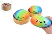 Små presenter till barn - Trend Toys Kawaii Rainbow Foam Dumplings 8,5cm i ångkorg - 201080