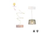 Docka, bamse och tillbehör - Micki Lundby taklampa och ljusslinga med ljus. Använder 2x CR2032-batterier (ingår ej). 15-minuters automatisk avstängning. - 18403