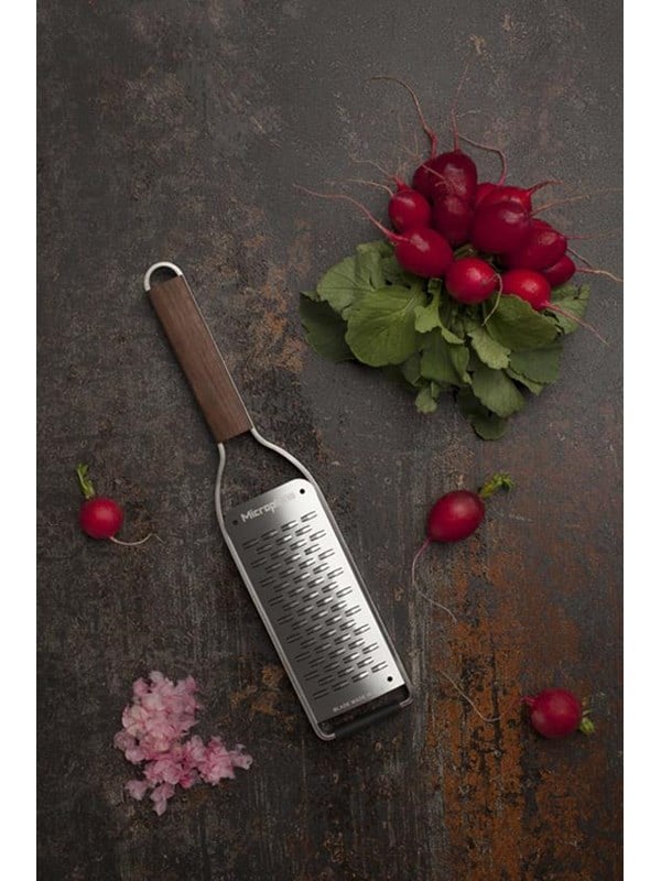 Produktfoto för Microplane Master Rivjärn Medium Valnötshandtag