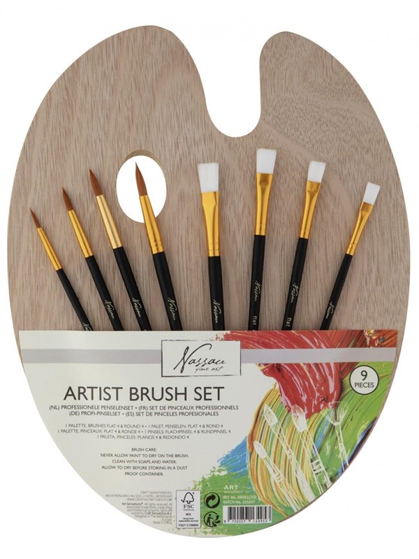 Nassau Wooden palette with 4 flat and 4 round  brushes