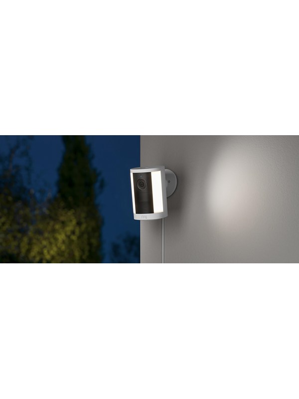 Ring Spotlight Cam Plug-in - Retinal 2K - Black - Köp för SEK 1.499 - Spara 28%