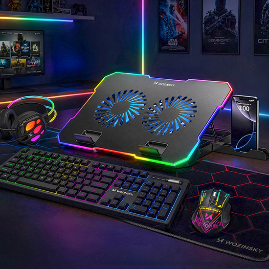 Wozinsky gaming-setup med RGB-belyst laptop-kylare, tangentbord, mus, headset och musplatta i mörkt rum
